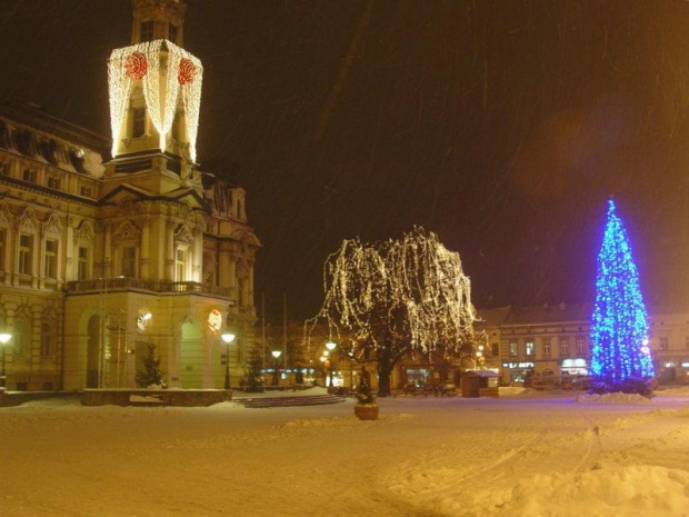 Świąteczny rynek w Nowym Sączu #święta #rynek #oświetlenie #choinka #NowySącz #BożeNarodzenie