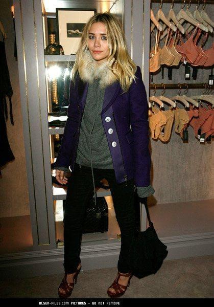 Ashley at the Kiki De Montparnasse store opening-events grudzień 2007