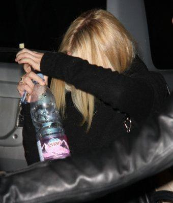 Ashley leaving Neil George Hair Salon-paparazzi grudzień 2007