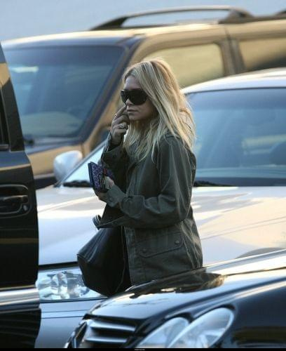 Ashley shopping in Beverly Hills-paparazzi grudzień 2007