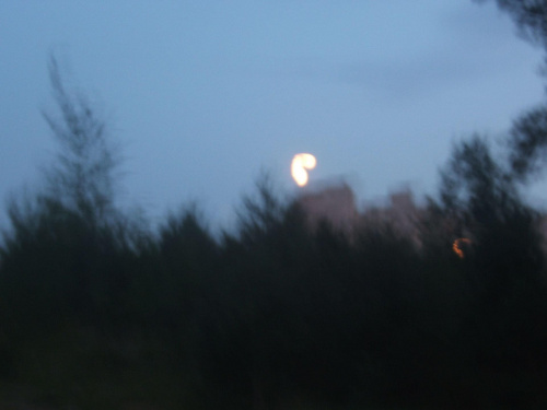 Księżyc ale jakiś dziwny...przypomina mi pac -mana ;-) #DziwnyKsiężyc